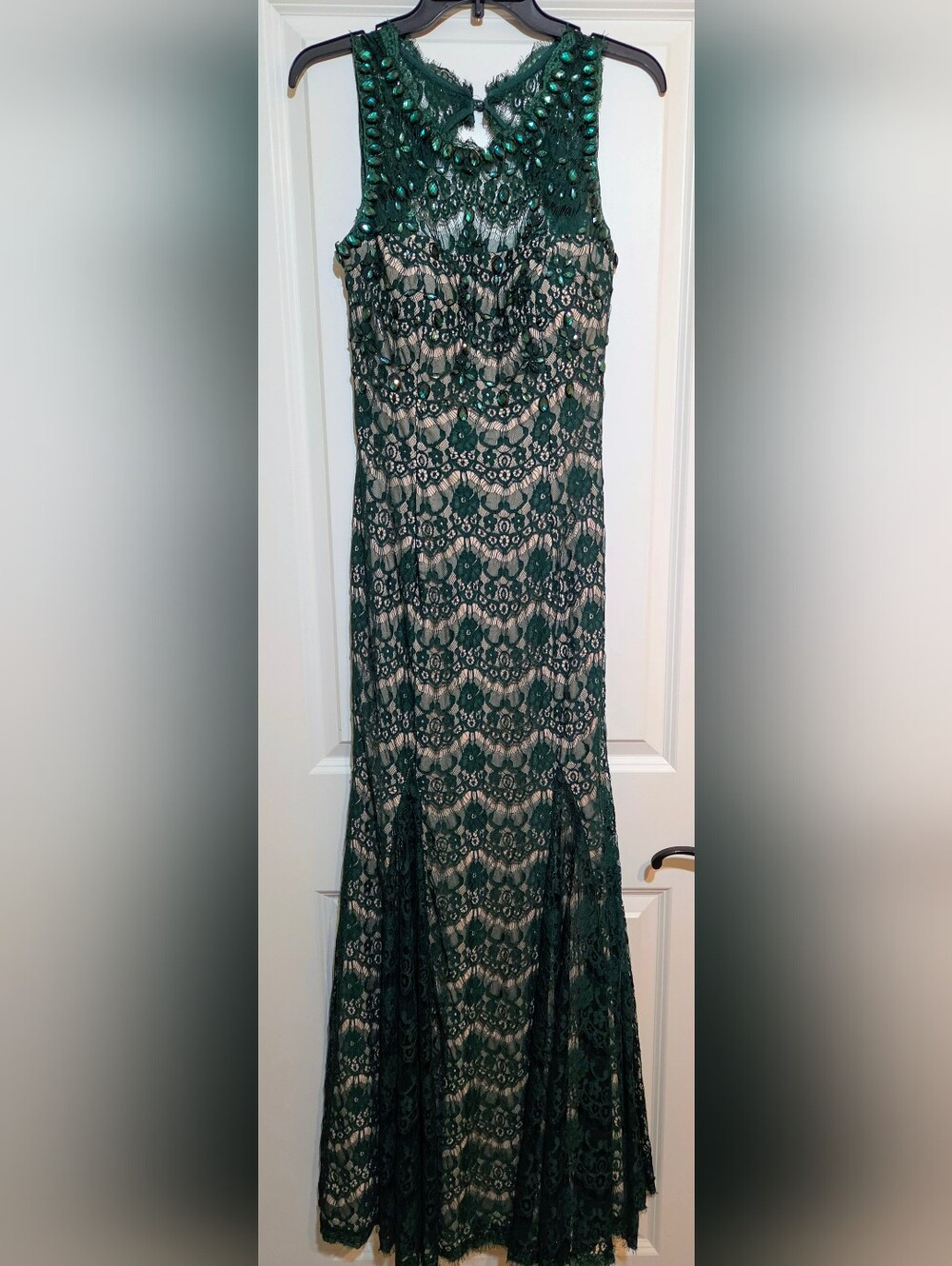 ✨ Betsy Adams Emerald Green Lace Gown – Size 10 ✨
